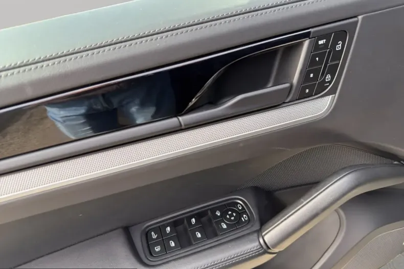 Porsche Cayenne din 2023 cu 22.813 km - oferta POR200069 - foto 13