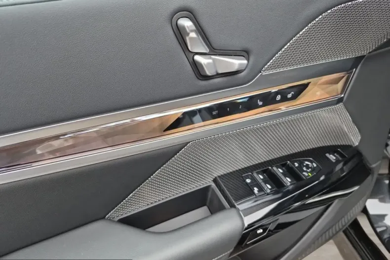 BMW 740 (Seria 7) din 2025 cu 29.995 km - oferta BMW200072 - foto 6