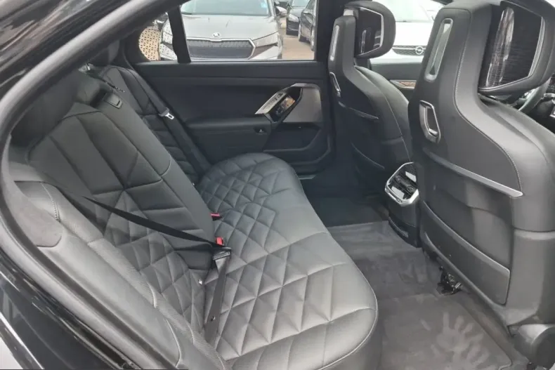 BMW 740 (Seria 7) din 2025 cu 29.995 km - oferta BMW200072 - foto 17