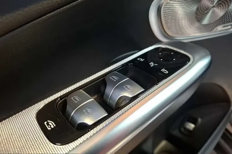 Mercedes-Benz GLC 300 (Clasa GLC) din 2023 cu 52.576 km - oferta MER200081 - foto 17