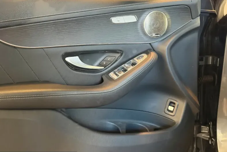 Mercedes-Benz GLC 300 (Clasa GLC) din 2022 cu 43.564 km - oferta MER200086 - foto 9