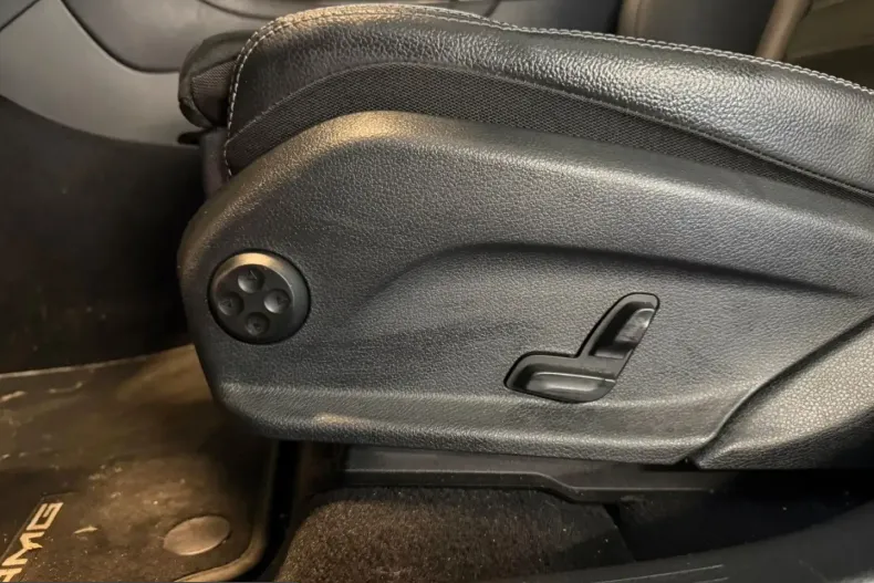 Mercedes-Benz GLC 300 (Clasa GLC) din 2022 cu 43.564 km - oferta MER200086 - foto 13