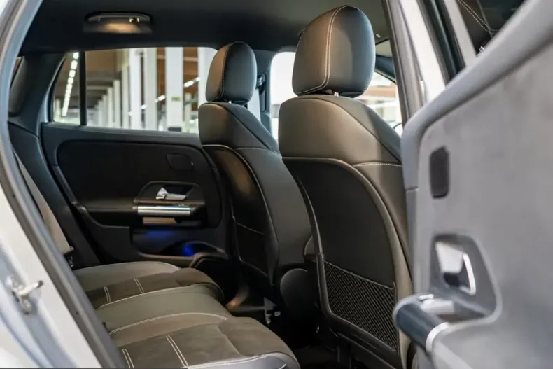 Mercedes-Benz GLA 180 (Clasa GLA) din 2025 cu 14.655 km - oferta MER200090 - foto 8