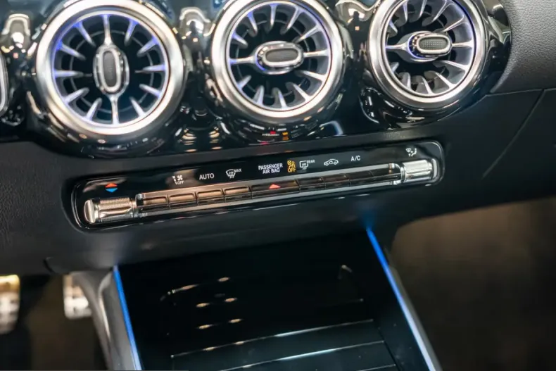 Mercedes-Benz GLA 180 (Clasa GLA) din 2025 cu 14.655 km - oferta MER200090 - foto 13