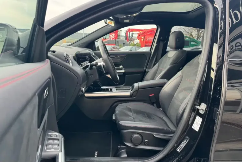 Mercedes-Benz GLA 200 (Clasa GLA) din 2024 cu 54.900 km - oferta MER200091 - foto 8