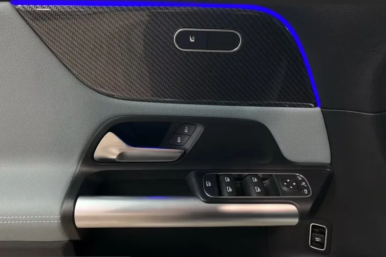 Mercedes-Benz GLA 220 (Clasa GLA) din 2024 cu 15.677 km - oferta MER200092 - foto 13