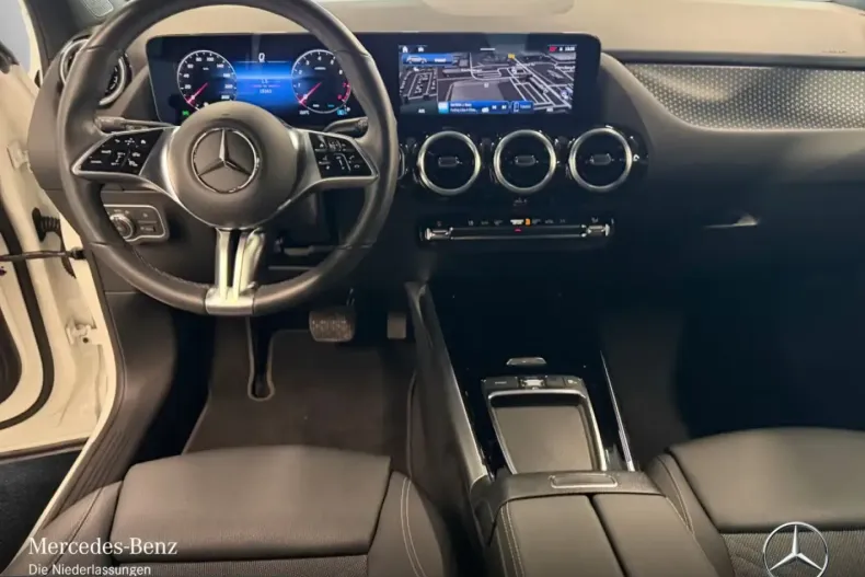 Mercedes-Benz GLA 180 (Clasa GLA) din 2024 cu 18.352 km - oferta MER200094 - foto 8