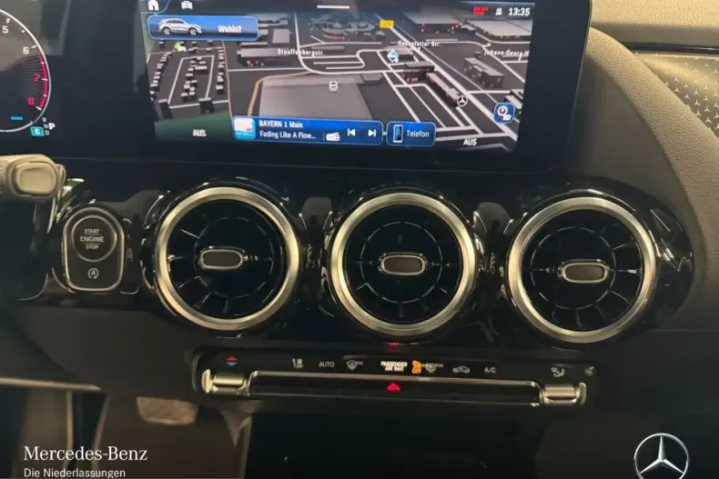 Mercedes-Benz GLA 180 (Clasa GLA) din 2024 cu 18.352 km - oferta MER200094 - foto 13