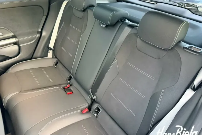 Mercedes-Benz GLA 200 (Clasa GLA) din 2025 cu 10.220 km - oferta MER200095 - foto 7