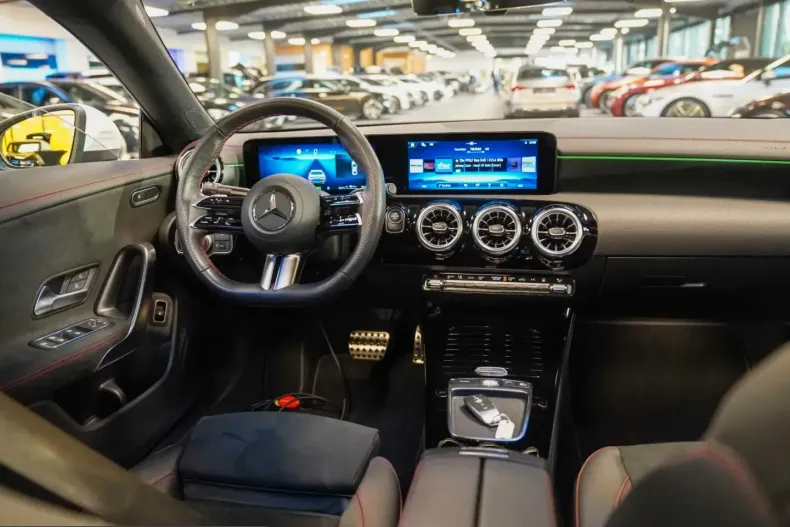 Mercedes-Benz CLA 250 (Clasa CLA) din 2024 cu 9.783 km - oferta MER200098 - foto 8