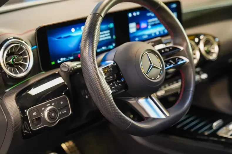 Mercedes-Benz CLA 250 (Clasa CLA) din 2024 cu 9.783 km - oferta MER200098 - foto 11