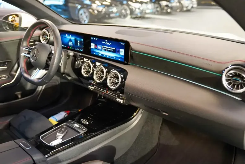 Mercedes-Benz CLA 250 (Clasa CLA) din 2024 cu 9.783 km - oferta MER200098 - foto 17