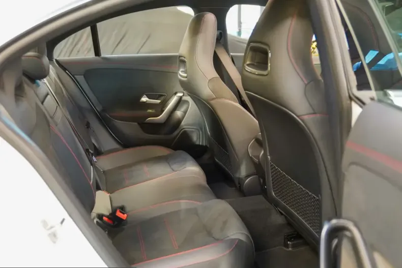 Mercedes-Benz CLA 250 (Clasa CLA) din 2024 cu 9.783 km - oferta MER200098 - foto 20