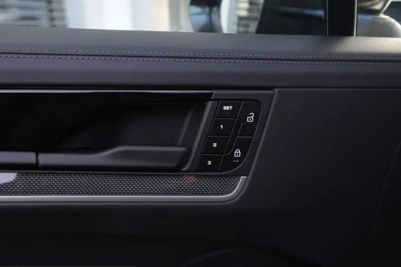 Porsche Cayenne din 2024 cu 8.500 km - oferta POR200108 - foto 37