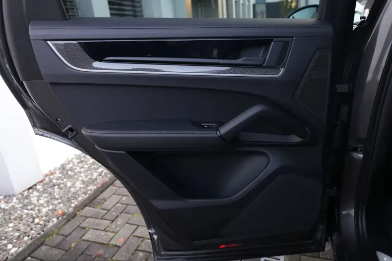 Porsche Cayenne din 2024 cu 8.500 km - oferta POR200108 - foto 39