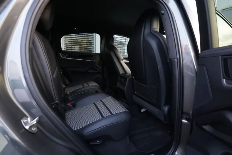 Porsche Cayenne din 2024 cu 8.500 km - oferta POR200108 - foto 41