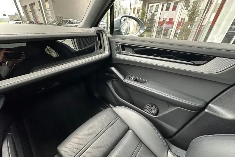 Porsche Cayenne din 2025 cu 29.990 km - oferta POR200109 - foto 29