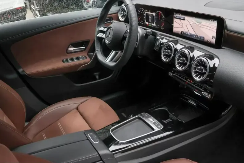 Mercedes-Benz CLA 250 (Clasa CLA) din 2025 cu 4.038 km - oferta MER200110 - foto 4