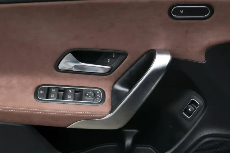 Mercedes-Benz CLA 250 (Clasa CLA) din 2025 cu 4.038 km - oferta MER200110 - foto 5