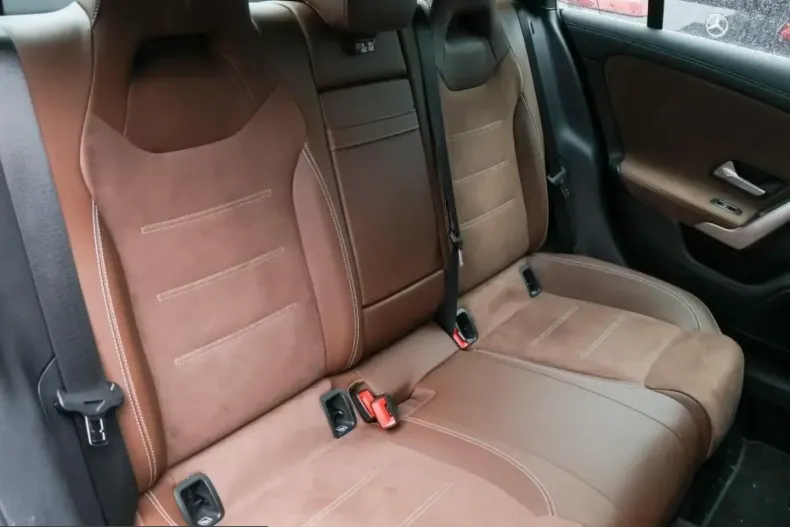 Mercedes-Benz CLA 250 (Clasa CLA) din 2025 cu 4.038 km - oferta MER200110 - foto 7