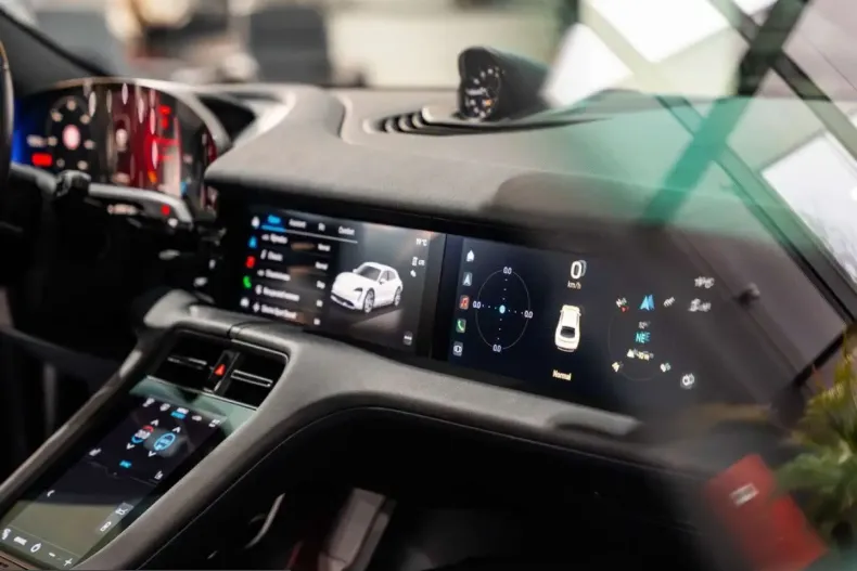 Porsche Taycan din 2022 cu 65.251 km - oferta POR200111 - foto 20