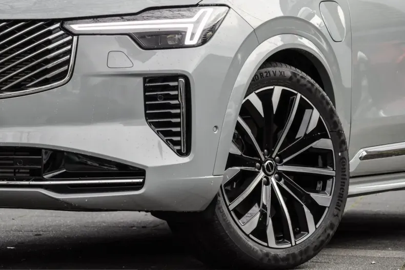 Volvo XC90 din 2025 cu 6.200 km - oferta VOL200117 - foto 2