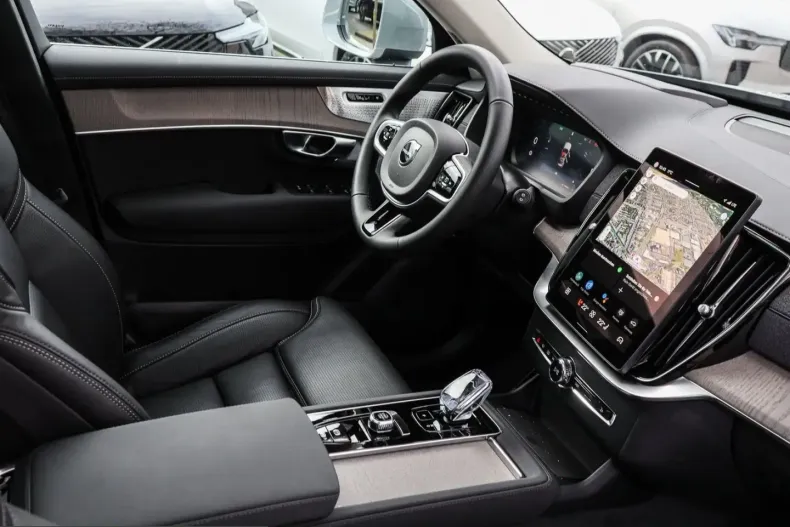 Volvo XC90 din 2025 cu 6.200 km - oferta VOL200117 - foto 4