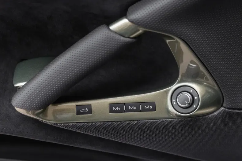 Ferrari 812 din 2023 cu 2.780 km - oferta FER200130 - foto 23