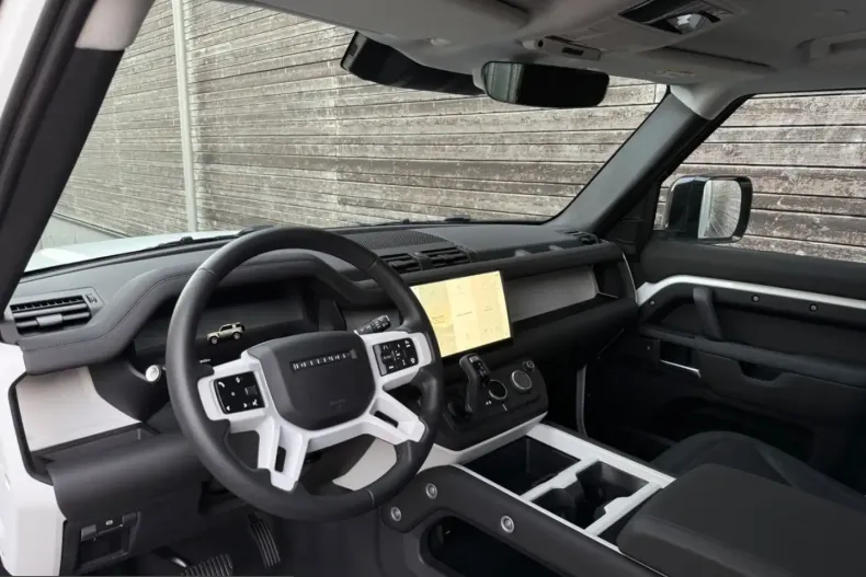 Land Rover Defender din 2025 cu 8.500 km - oferta LAN200137 - foto 10