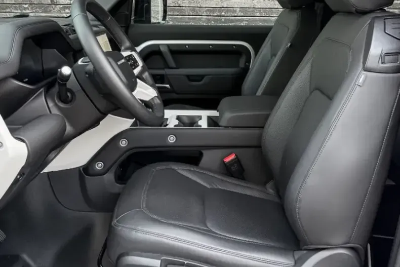 Land Rover Defender din 2025 cu 8.500 km - oferta LAN200137 - foto 15