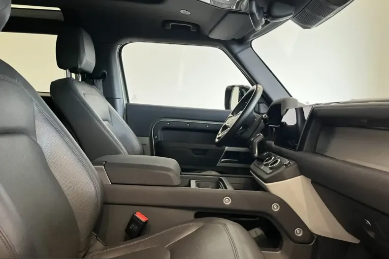 Land Rover Defender din 2023 cu 42.726 km - oferta LAN200138 - foto 3