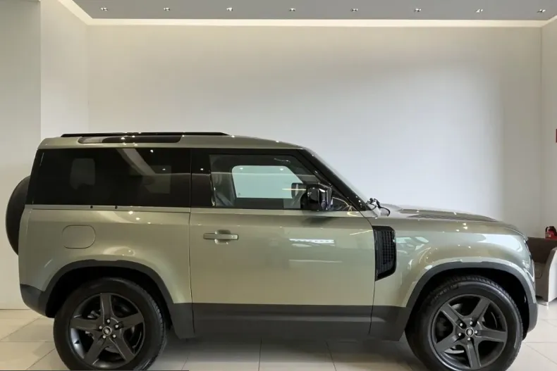 Land Rover Defender din 2023 cu 42.726 km - oferta LAN200138 - foto 6