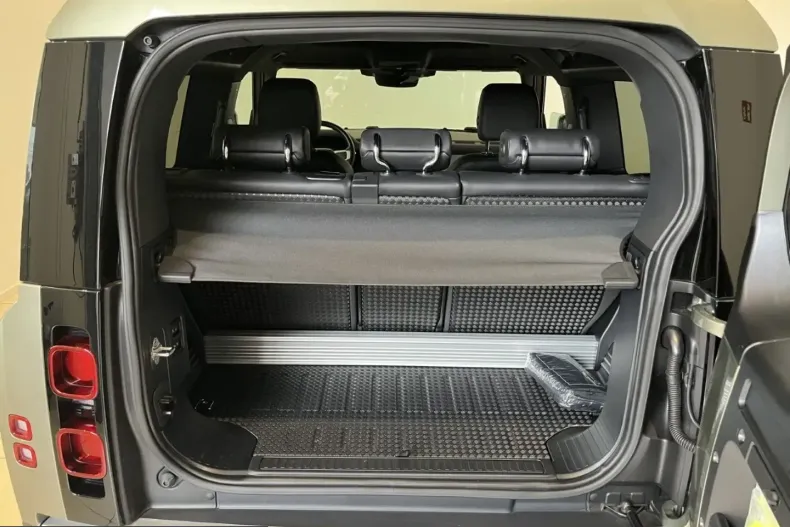 Land Rover Defender din 2023 cu 42.726 km - oferta LAN200138 - foto 10