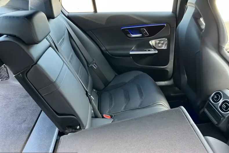 Mercedes-Benz C 43 AMG (Clasa C) din 2024 cu 3.200 km - oferta MER200140 - foto 10