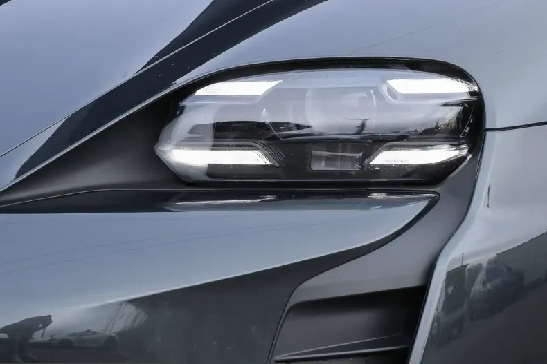 Porsche Taycan din 2023 cu 32.600 km - oferta POR200145 - foto 7