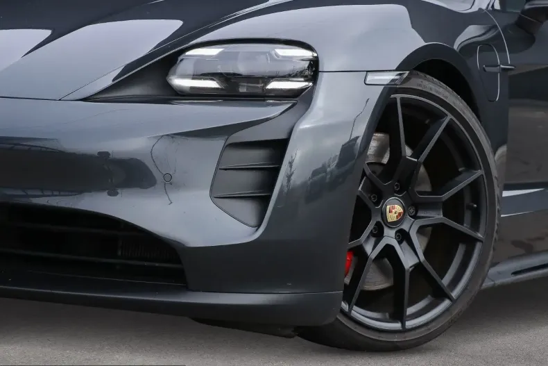 Porsche Taycan din 2023 cu 32.600 km - oferta POR200145 - foto 8