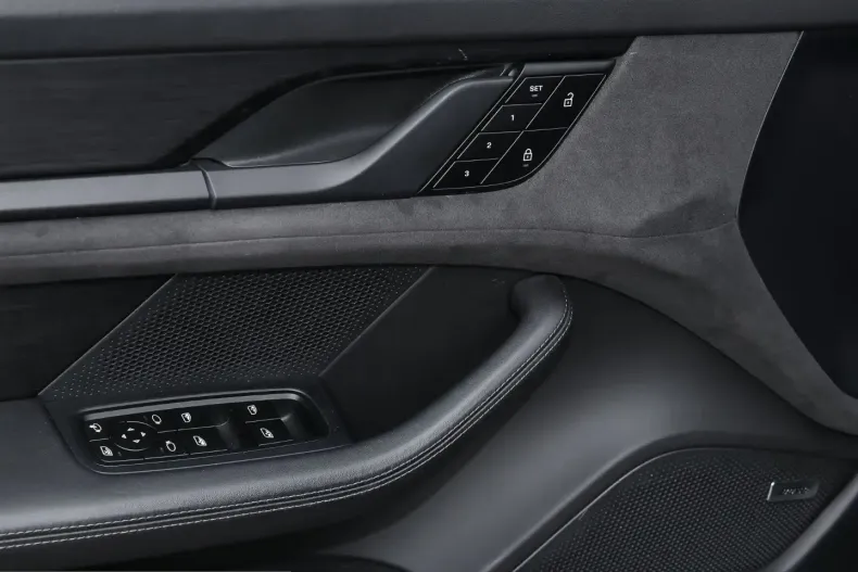 Porsche Taycan din 2023 cu 32.600 km - oferta POR200145 - foto 25