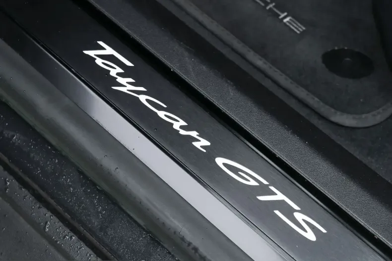 Porsche Taycan din 2023 cu 32.600 km - oferta POR200145 - foto 26