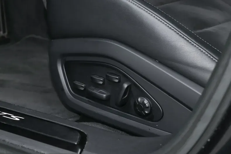 Porsche Taycan din 2023 cu 32.600 km - oferta POR200145 - foto 27