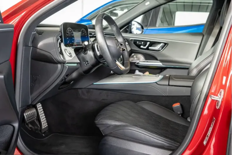 Mercedes-Benz E 300 (Clasa E) din 2025 cu 24.900 km - oferta MER200176 - foto 3