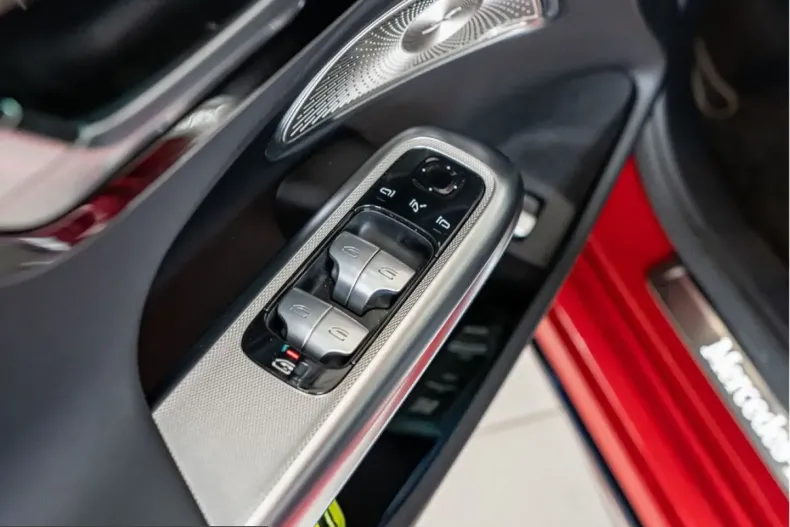 Mercedes-Benz E 300 (Clasa E) din 2025 cu 24.900 km - oferta MER200176 - foto 27