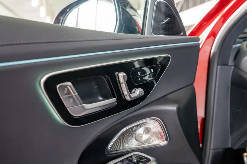 Mercedes-Benz E 300 (Clasa E) din 2025 cu 24.900 km - oferta MER200176 - foto 28