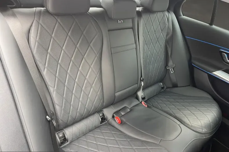 Mercedes-Benz E 300 (Clasa E) din 2025 cu 11.120 km - oferta MER200179 - foto 21