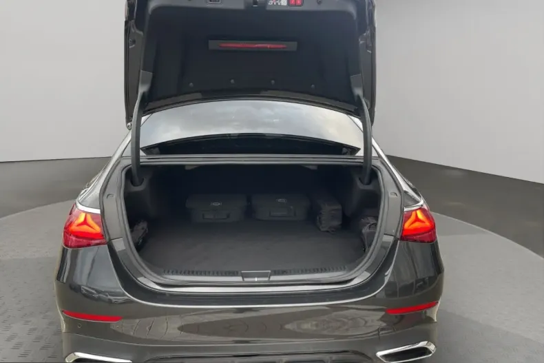 Mercedes-Benz E 300 (Clasa E) din 2025 cu 11.120 km - oferta MER200179 - foto 22