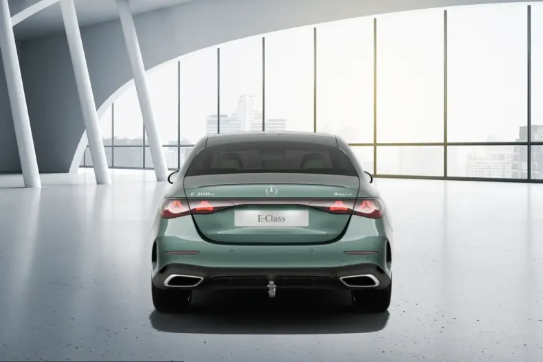 Mercedes-Benz E 300 (Clasa E) din 2023 cu 3.454 km - oferta MER200180 - foto 5