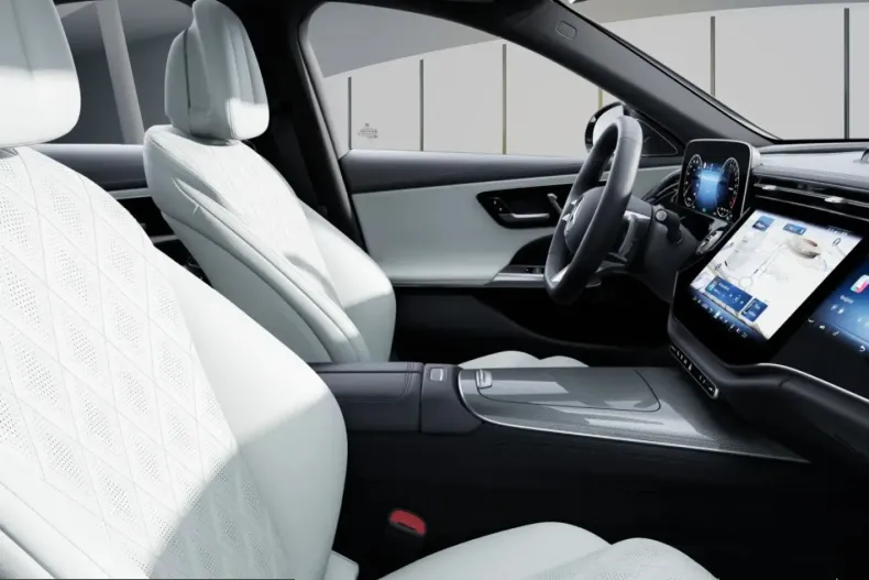 Mercedes-Benz E 300 (Clasa E) din 2023 cu 3.454 km - oferta MER200180 - foto 7