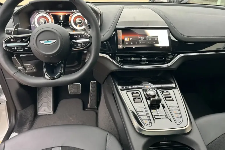 Aston Martin DBX din 2025 cu 2.200 km - oferta AST200188 - foto 12