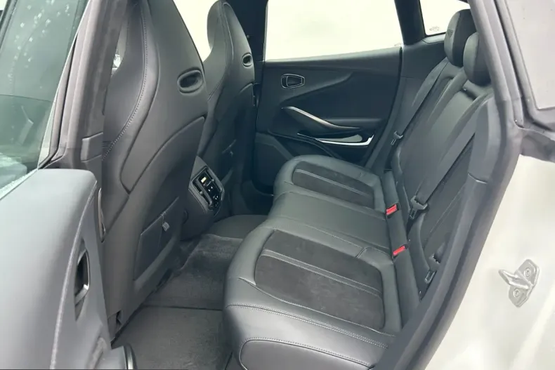 Aston Martin DBX din 2025 cu 2.200 km - oferta AST200188 - foto 15