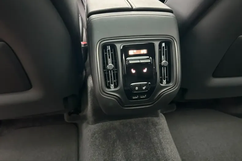 Aston Martin DBX din 2025 cu 2.200 km - oferta AST200188 - foto 16