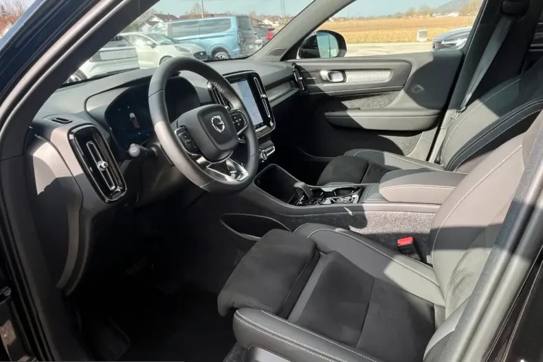 Volvo XC40 din 2025 cu 19.156 km - oferta VOL200199 - foto 8